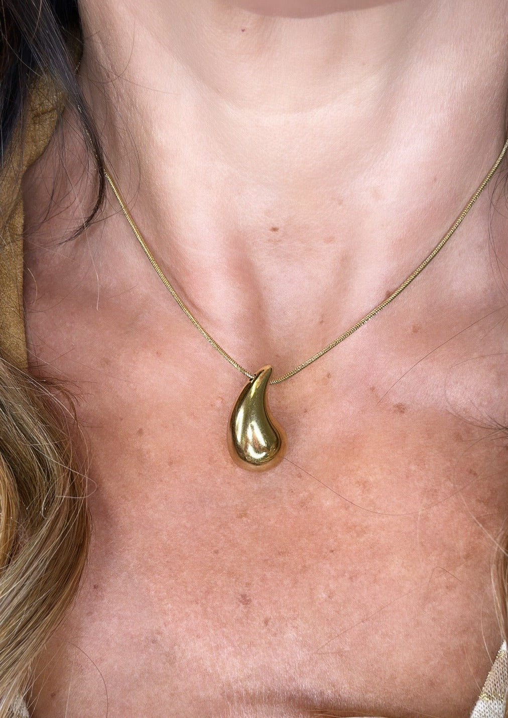 Toria Gold Teardrop Necklace