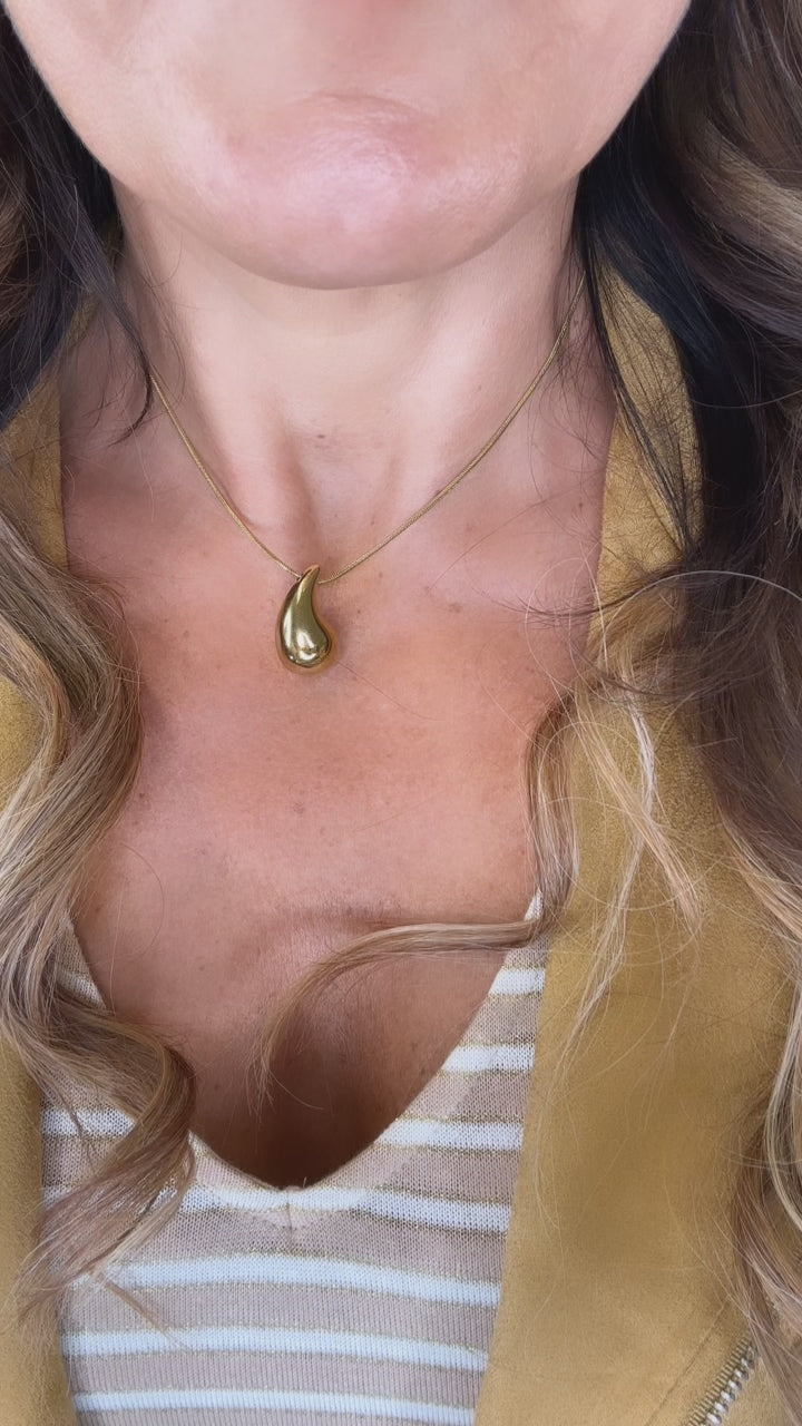 Toria Gold Teardrop Necklace